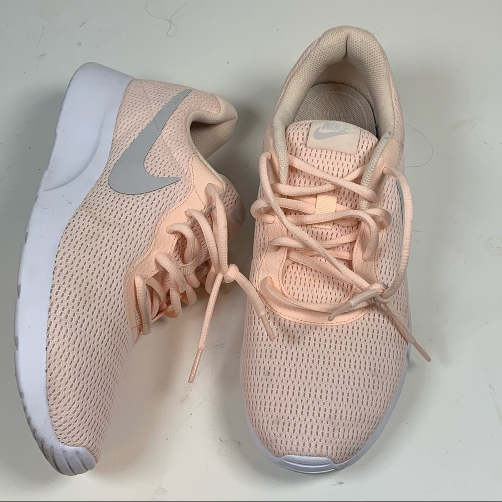 Nike Tanjun Womens 812655-800 Guava Ice running